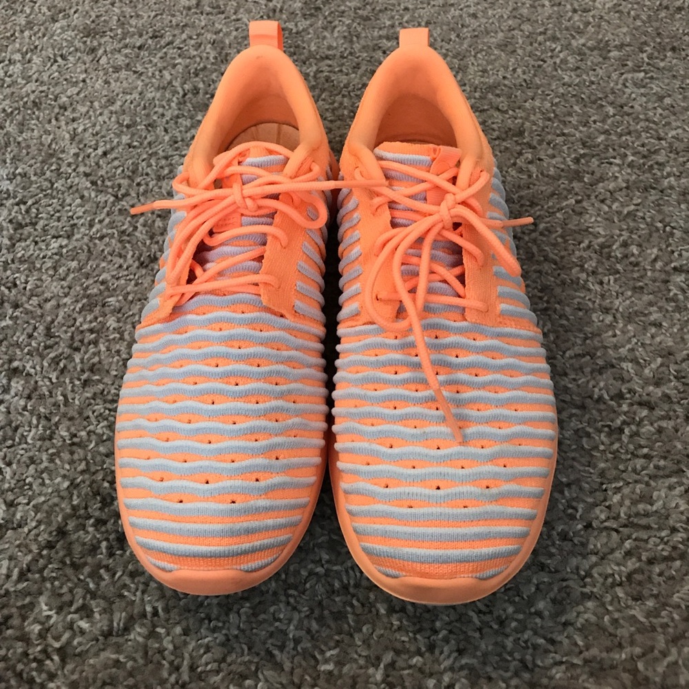 Never worn nike shoes